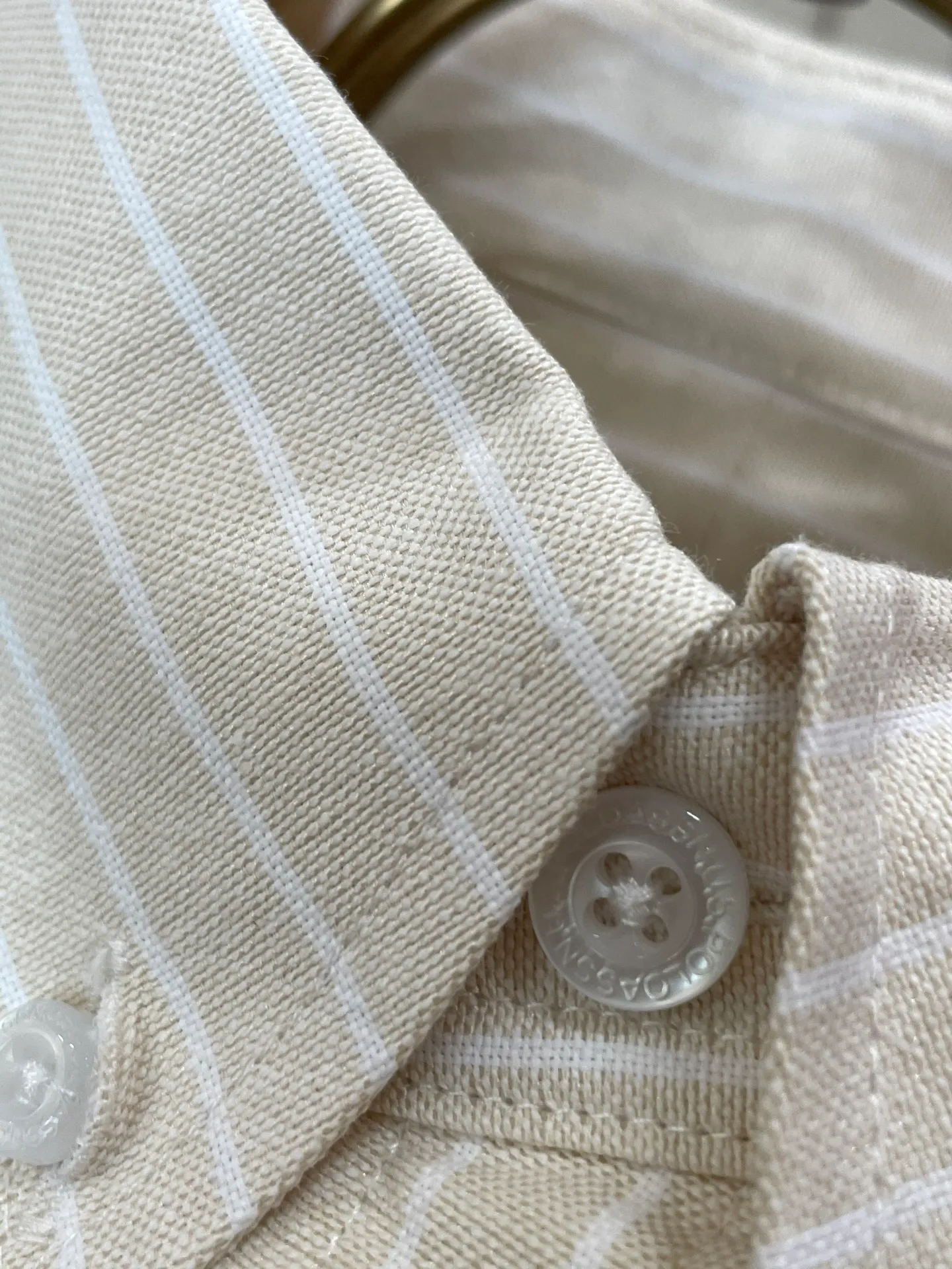 P220 🌸🌸🌸 POLO Ralph Lauren [High Quality] Classic shirt! The classic casual shirt made of pure cotton Oxford cloth has a unique design. It has a simple, clean and classic silhouette design. It is a versatile style that can be switched at will. The fabric feels soft and delicate, highly breathable, and is close to the skin and comfortable to wear. It can be worn alone as an inner layer. Its versatile performance is beyond your imagination! The upper body of the ready-to-wear is simple and classic yet elegant! Size:M-XXL